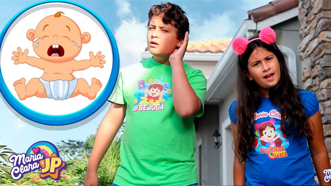 Maria Clara e JP estão brincando com bebês e fingindo ser pais pela primeira vez.