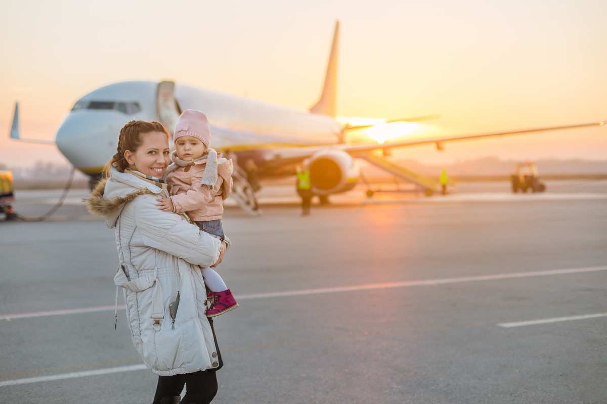 Como Viajar de Avião com Bebês: Dicas Práticas e Truques Infalíveis