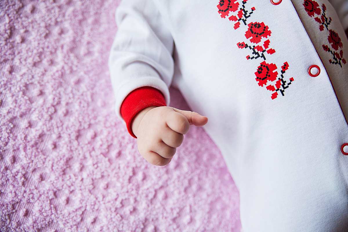 Como Bordar Malha à Mão: Bordando Roupas de Bebê com Delicadeza e Amor